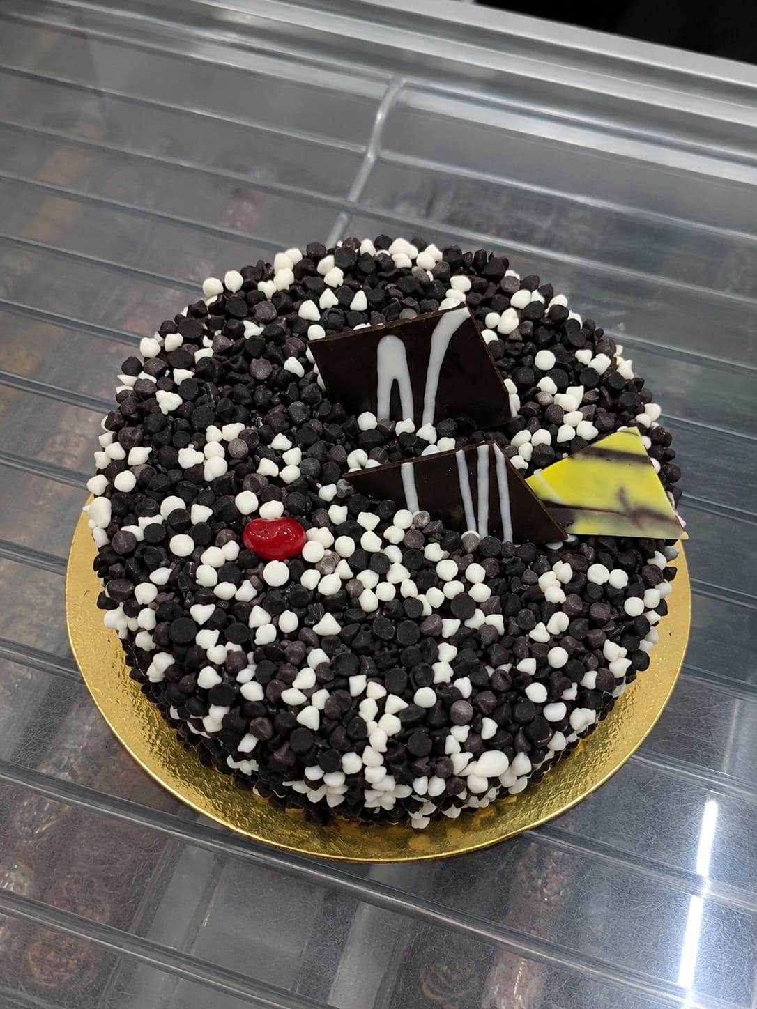 Double Choco Chip Cake